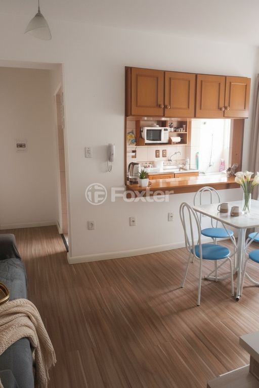 Sala, cozinha e sala de jantar do apartamento na Cidade Baixa, Porto Alegre